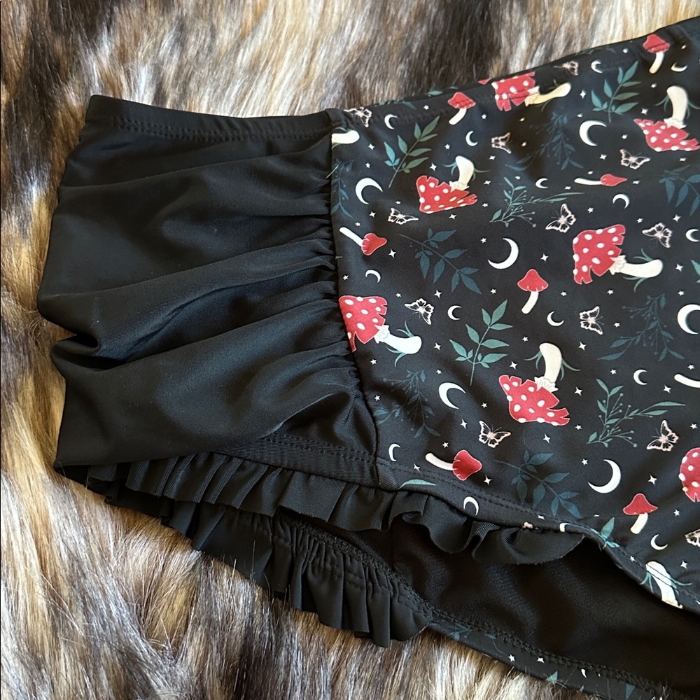๐ Hot Topic ๐ *NWOT* Women's Mushroom Print Cottage Core Scrunch Bikini Bottom - Picture 3 of 12